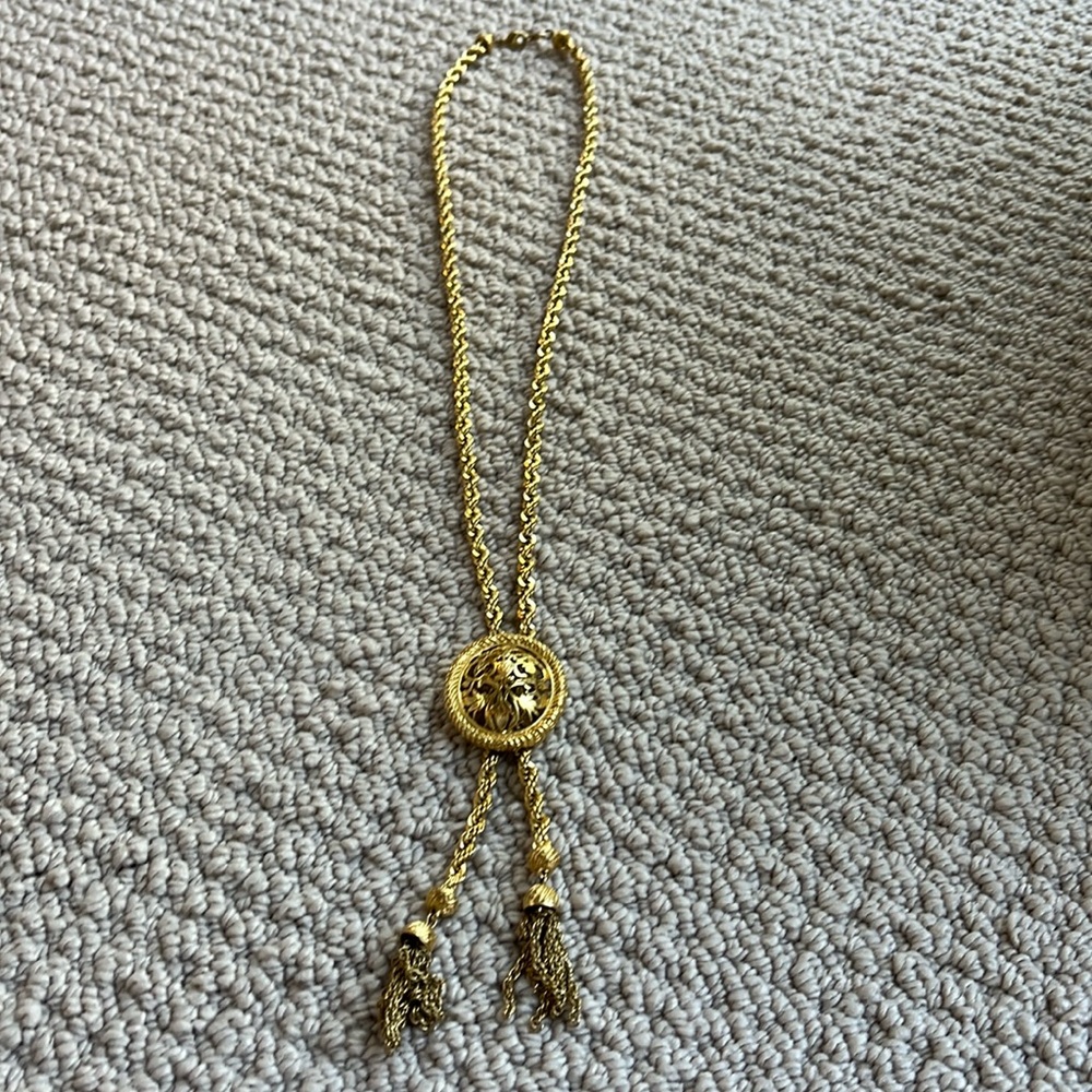 Beautiful Vintage TRIFARI Gold Lariat Necklace